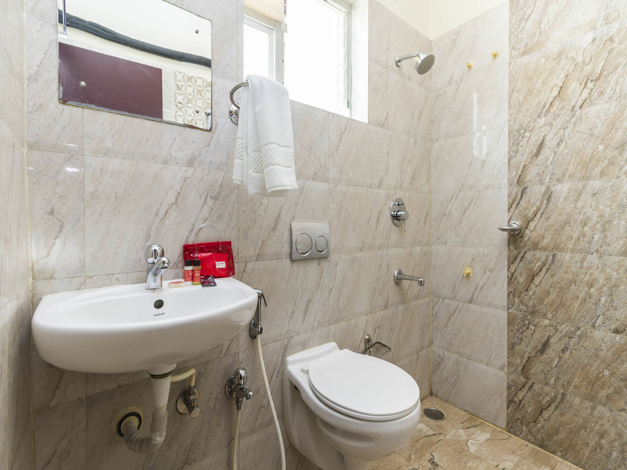 Oyo 2183 Hotel Fortune City Kammasandra Екстериор снимка