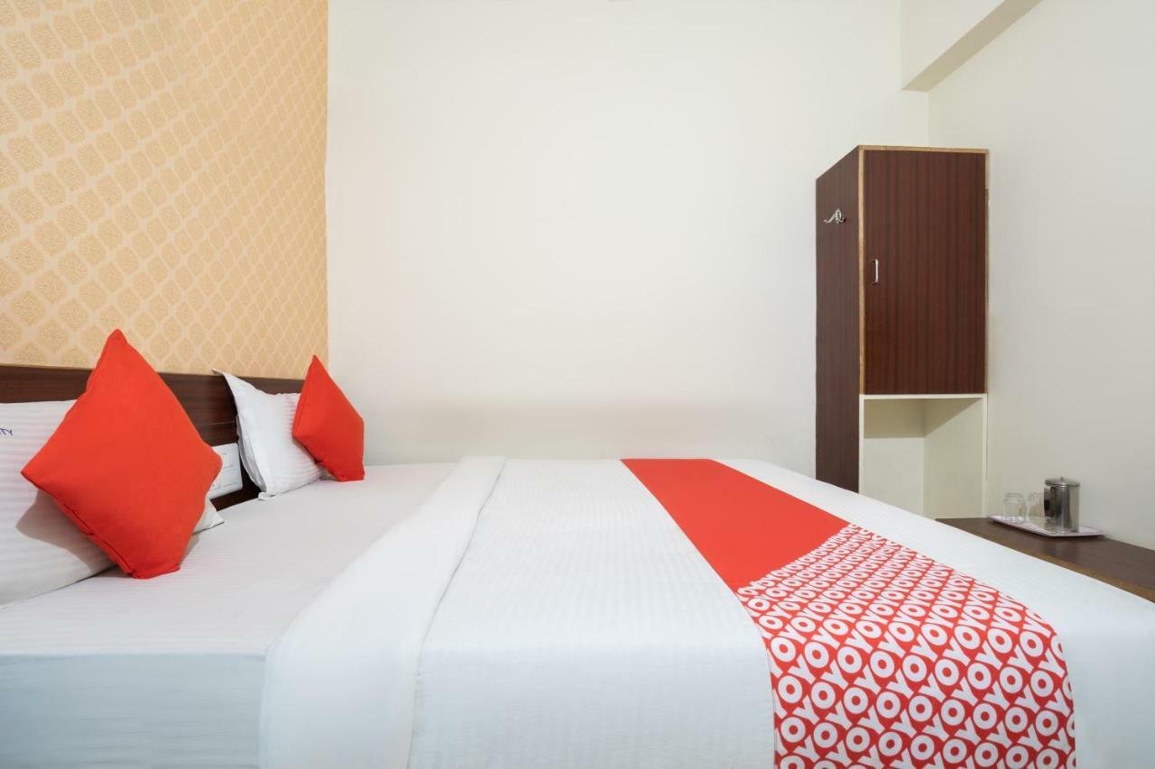 Oyo 2183 Hotel Fortune City Kammasandra Екстериор снимка